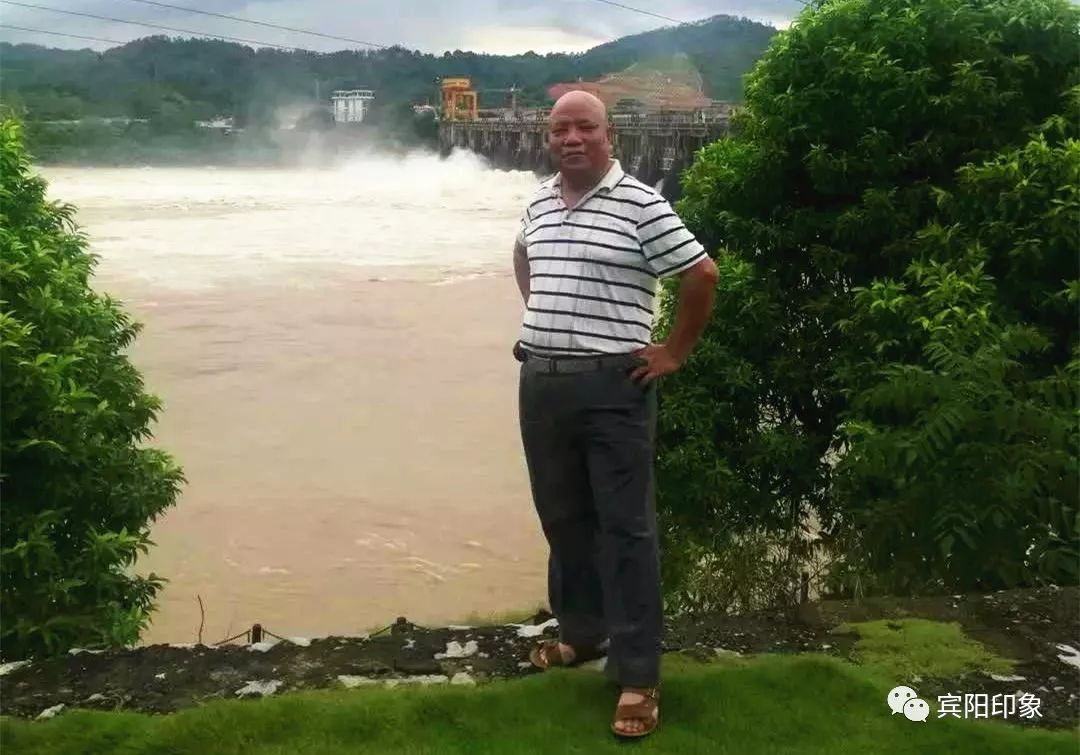 本文作者:村夫,原名黄树雄,宾阳人.