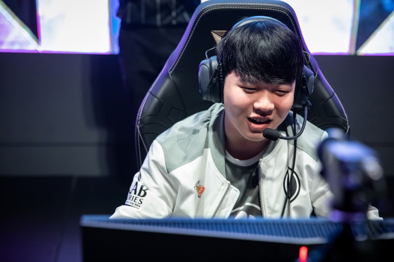 jackeylove谈ig风格语惊四座要么一波肥要么一波送