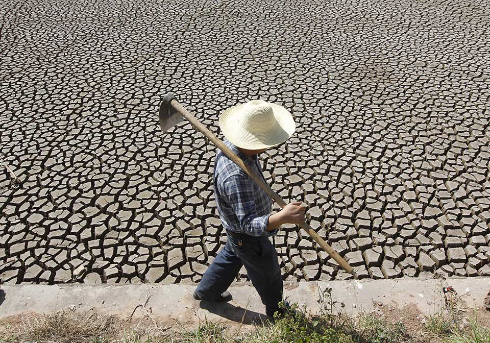 云南严重干旱河流枯竭水库干涸 30.9万人饮水困难