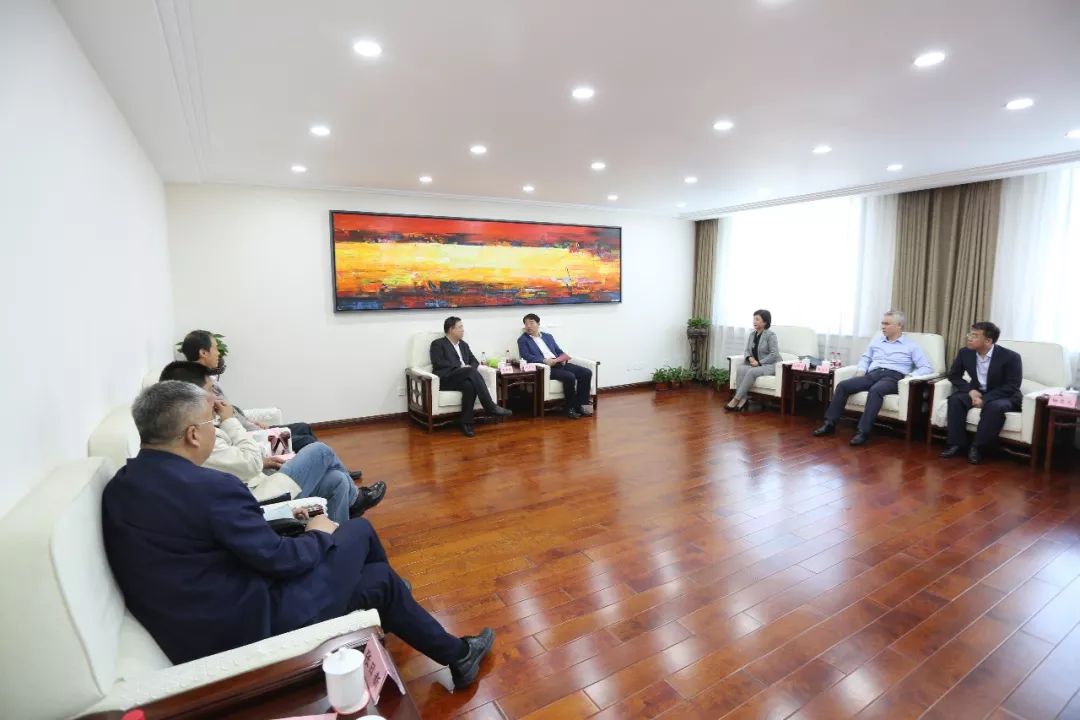 付忠伟会见省农村信用联合社党委书记王中印一行