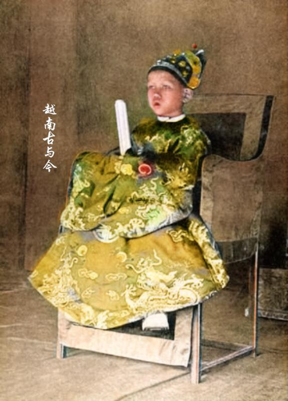 阮朝帝王头戴的九龙通天冠,就是明朝时期赐予后黎朝安南国王的冲天冠