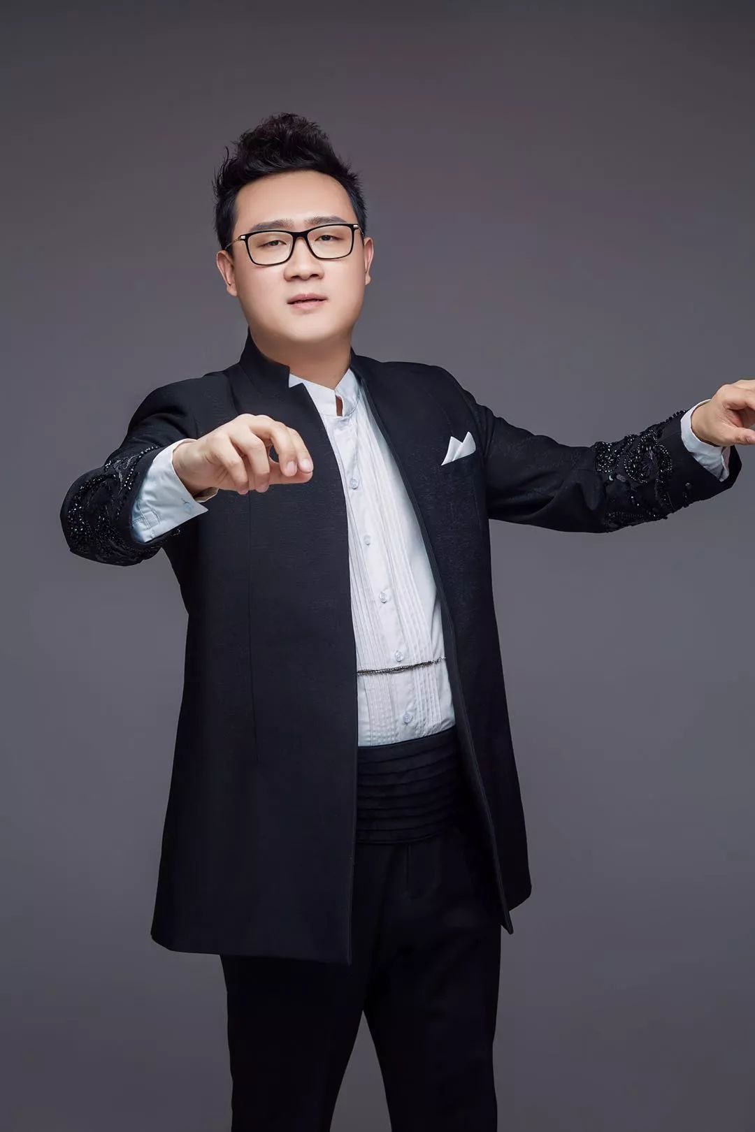 母亲的微笑视频展播年轻有梦想的团体表达对母亲的爱