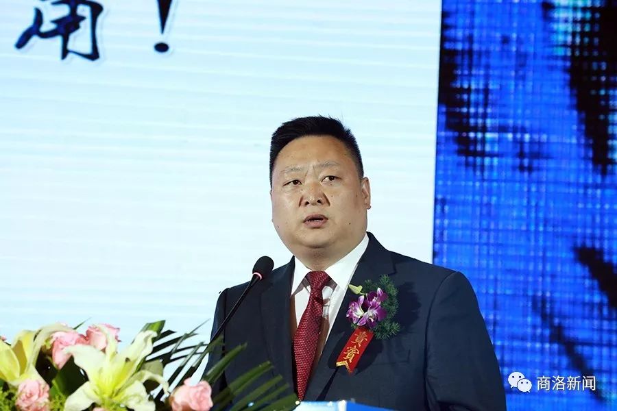 商南县委副书记,县长崔华锋作了题为《欢迎走进地联八县的门户之城》