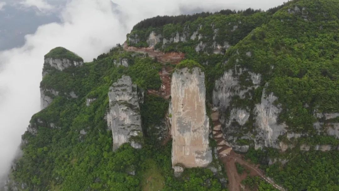 交通大河乡民主村令牌石18拐今朝天堑变通途