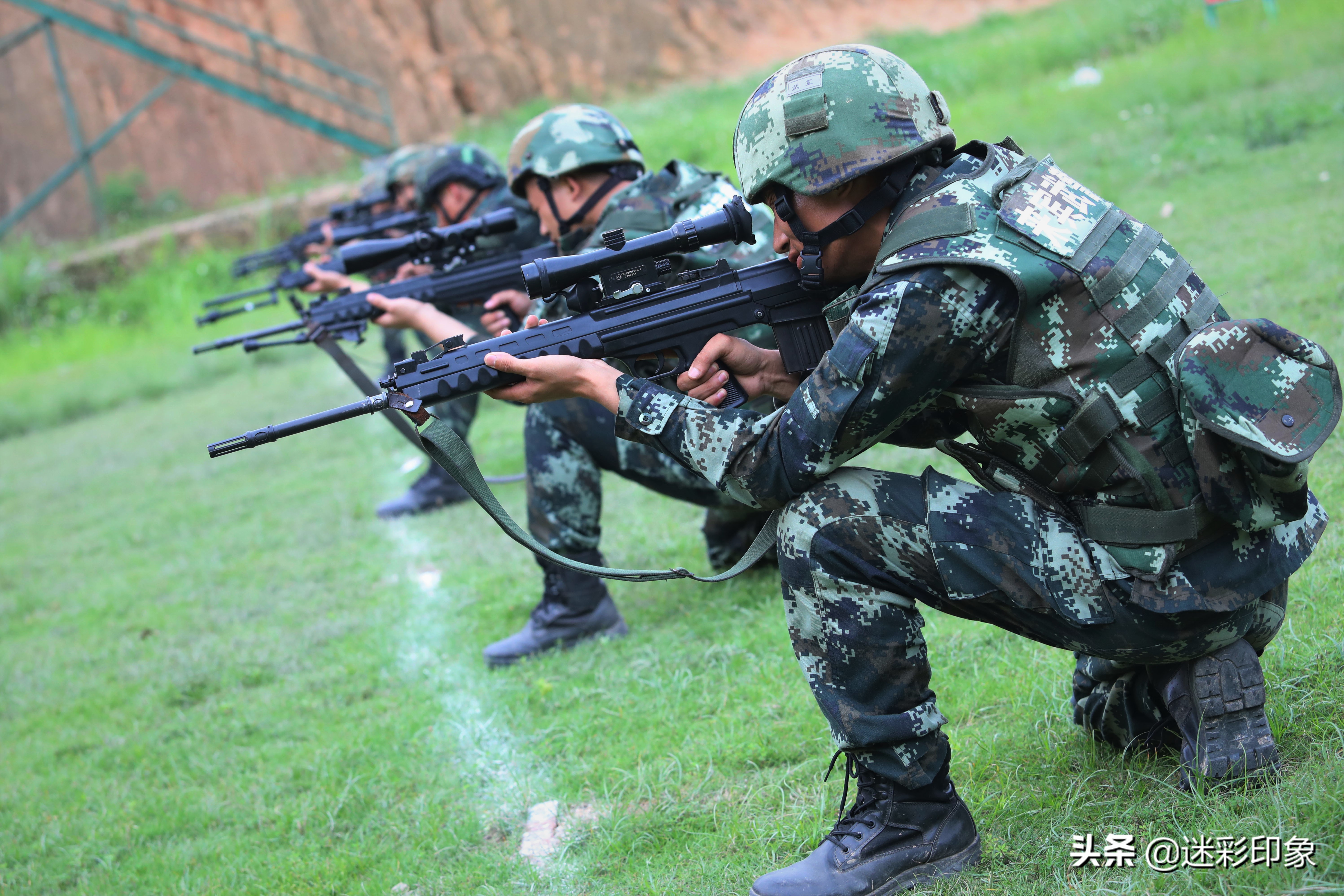 中国武警武器装备图片
