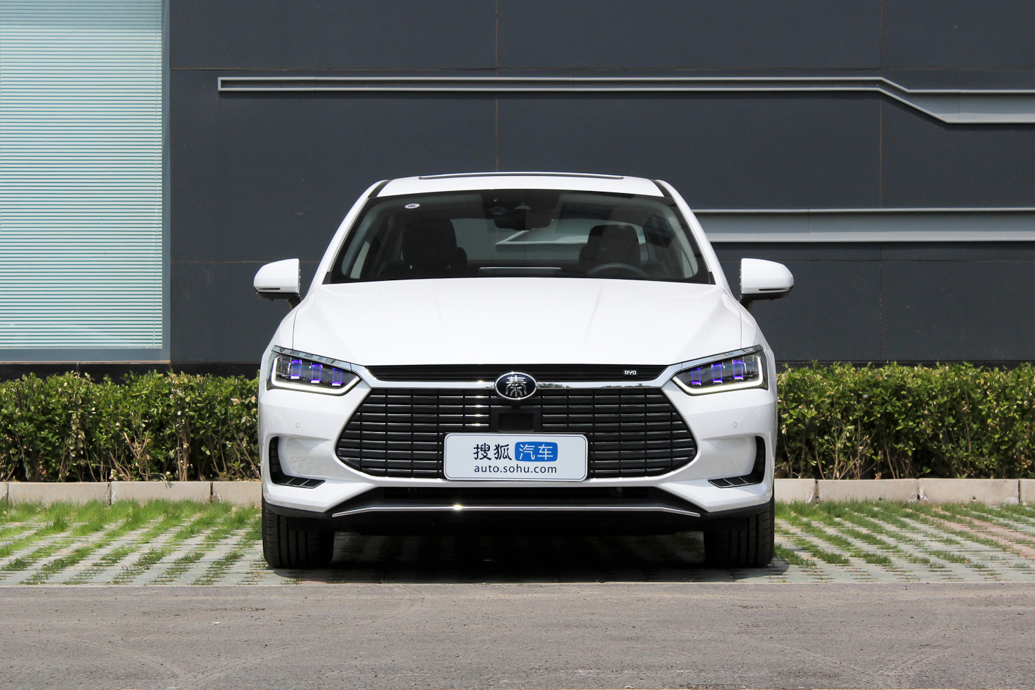 续航更长配置升级比亚迪秦proev超能版到店实拍