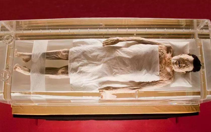 据刚参观完的小姐姐说,陈列馆还能看到保存于地下室的女尸及其内脏