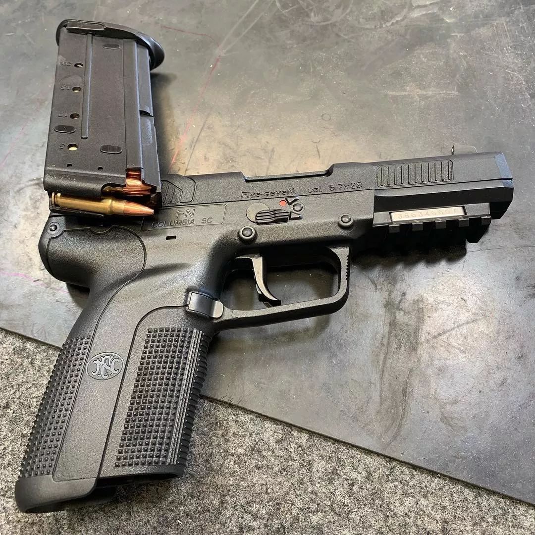 【手枪界的威猛先生】比利时fn57手枪图集