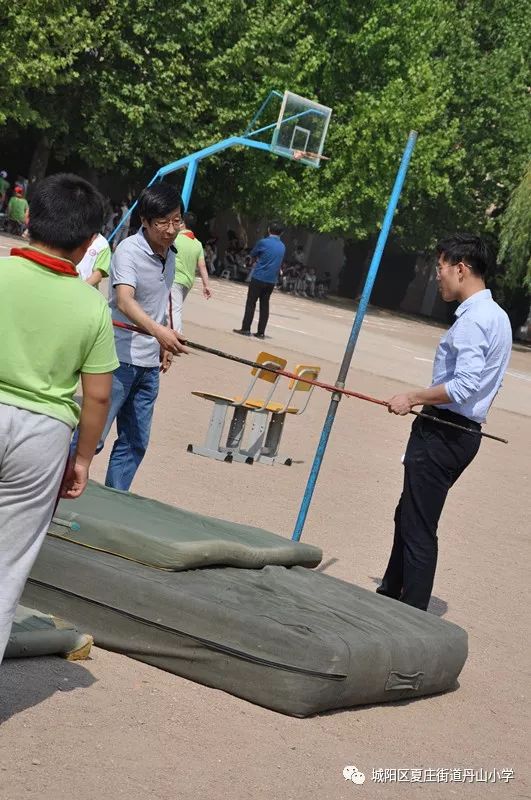 斗志昂扬,充分展现了同学们积极向上,顽强拼搏的精神面貌