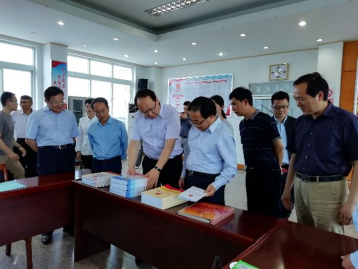 全国人大常委会研究室三局局长翟炜一行来泾县调研