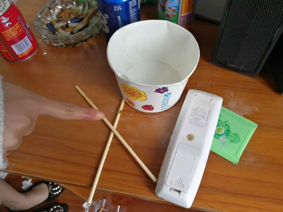 宾馆内聚众吸毒 年龄最小才16岁