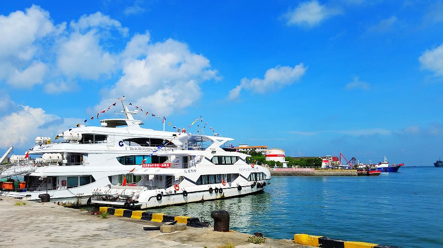 日常经营北海港客运站—冠头岭—北部湾一号范围内的廉州湾海上观光游