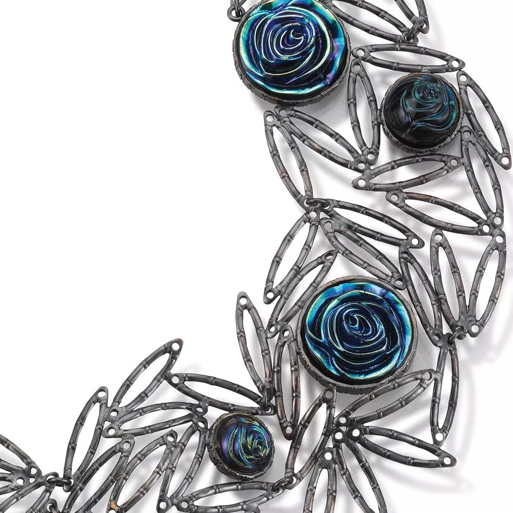 当代首饰人造的彩虹色金属竟如此富有生命力