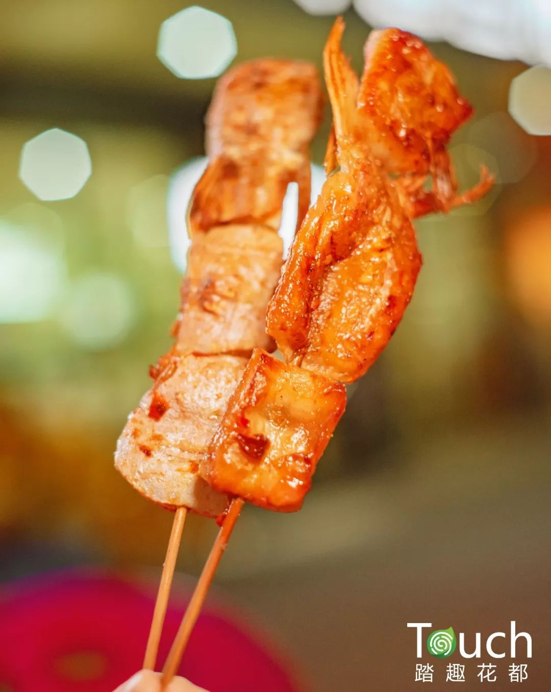 一口咬下去,味蕾既能感受到鱼皮的酥脆,又能体验到鱼腩的嫩滑.