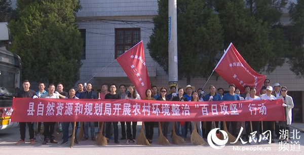 連日來,一首《十唱百日行動》的山歌傳遍了湖北通山每個角落,唱響了