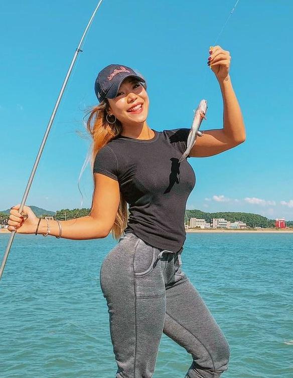 原创女性健身不只是为了减肥,她坚持健身2年,打造欧美范的厚实身材