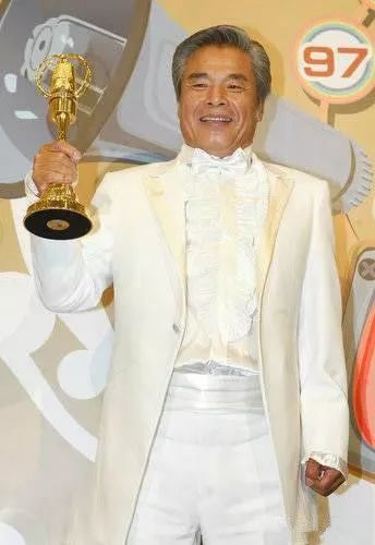 他曾是台湾视帝,风光时娶六个老婆,如今患怪病全部弃他而去_雷洪