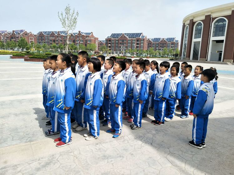 潍坊新纪元学校小学部低年级队形队列展示