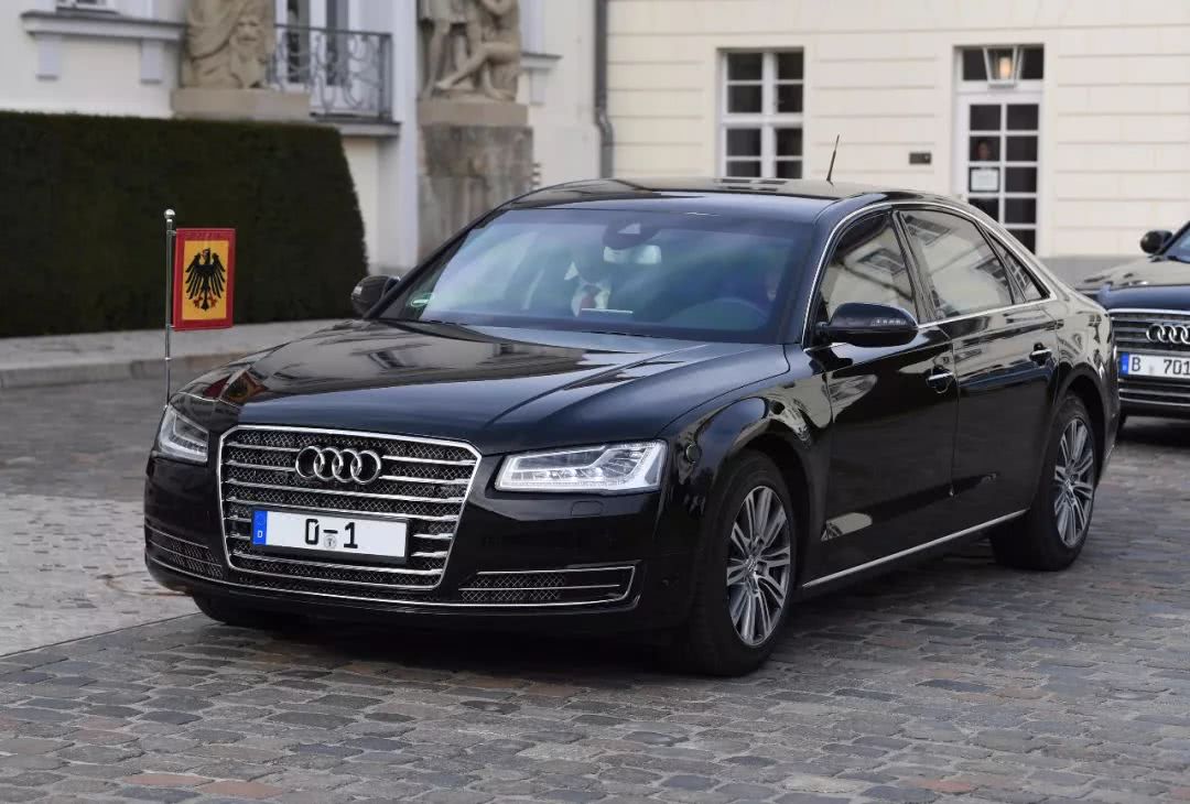 特朗普遇车祸野兽护驾车重9吨刀枪不入