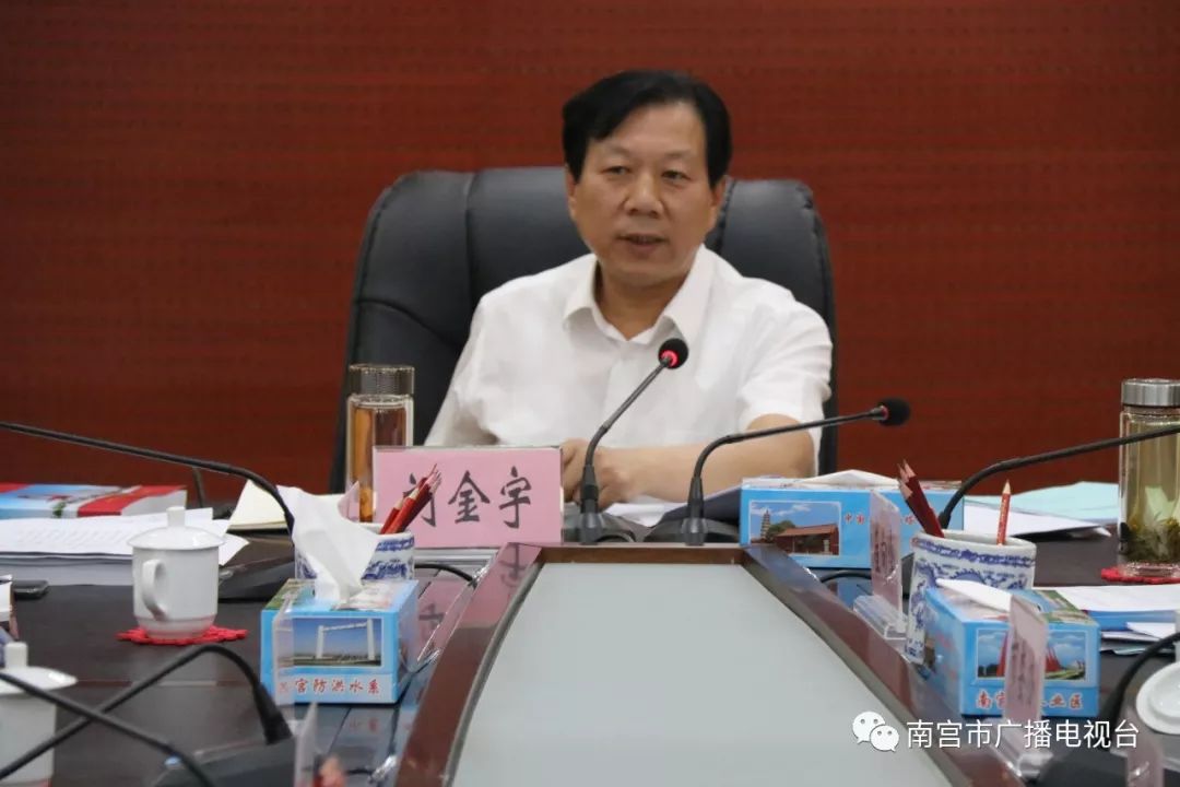 我市召开创建省级文明城市工作推进会议_崔向峰