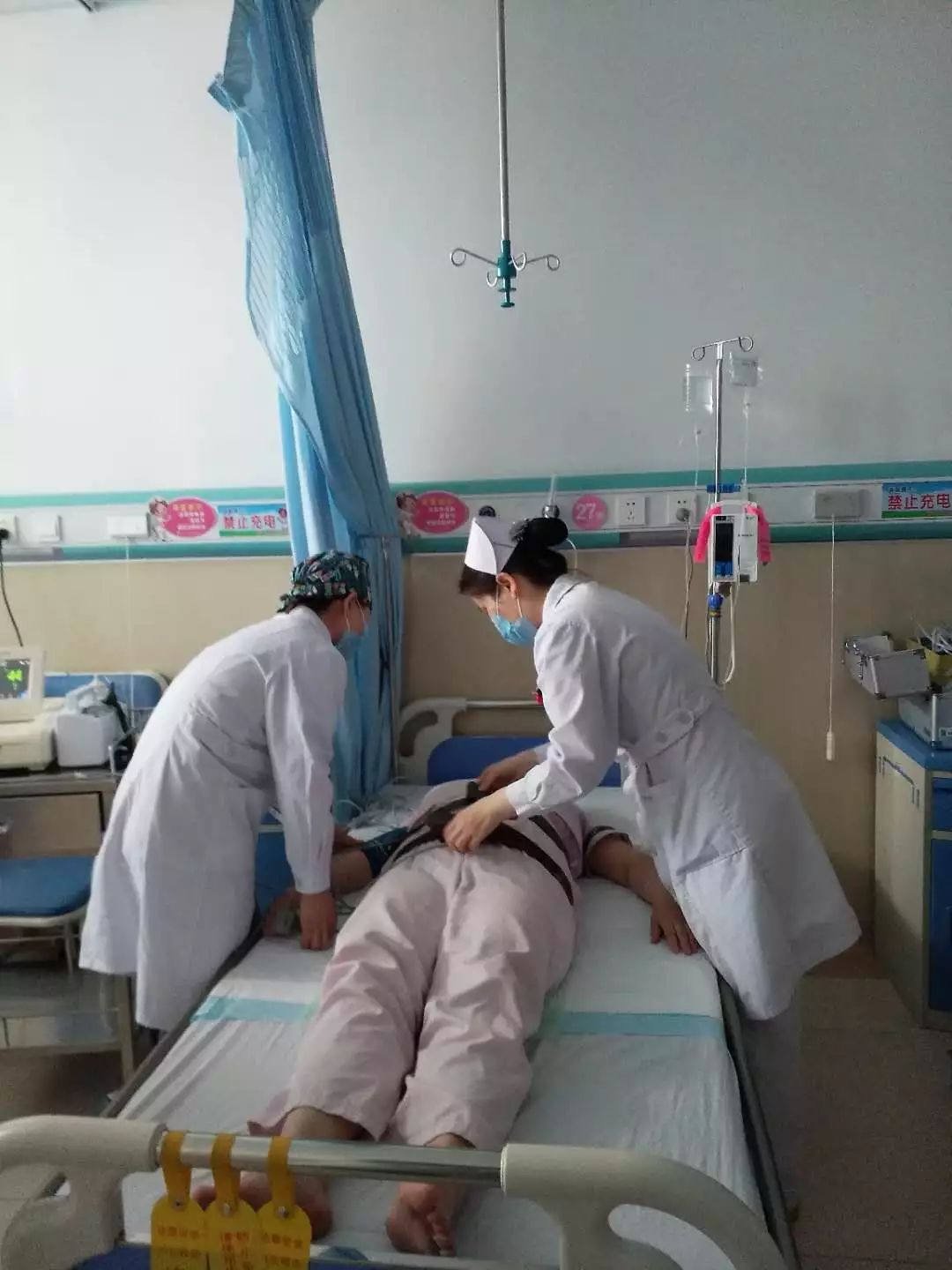 妇产科病房值班助产士接到电话有一名孕妇重度子痫前期需要立即住院