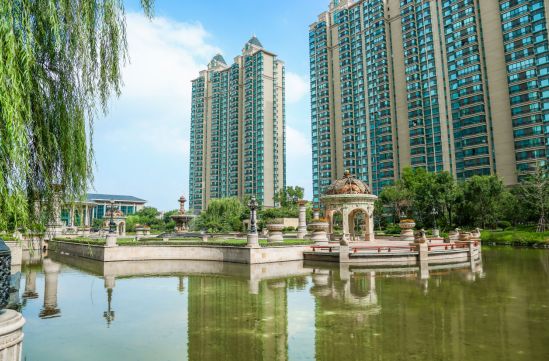 济南恒大城萃取欧式精粹,匠筑欧韵园林大境,千株名贵乔木全冠移植