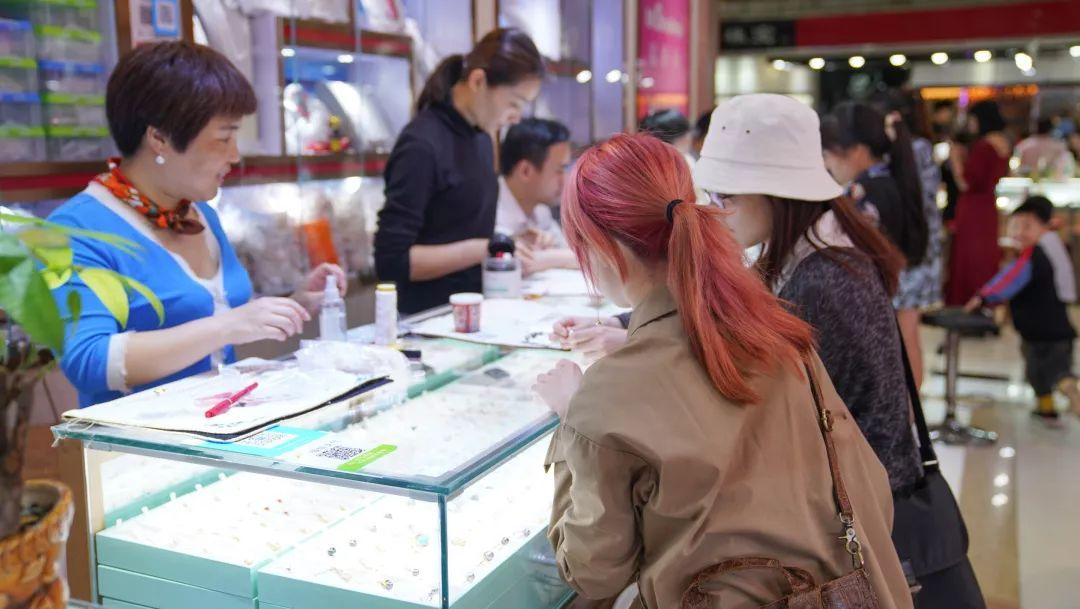 18k金钻戒只卖520,香港人都来买_珠宝