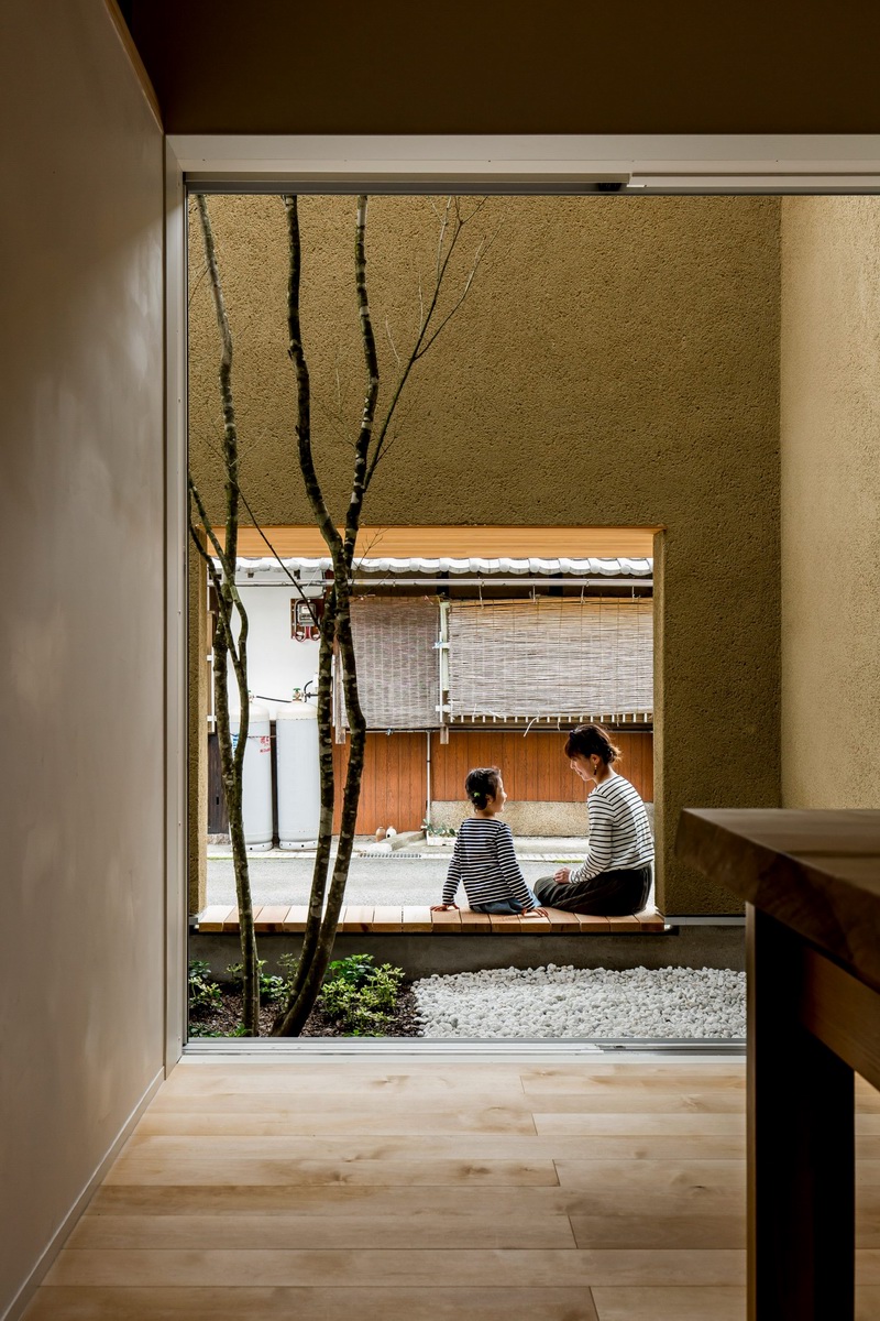 日本古河市一座将庭院盖到室内的住宅