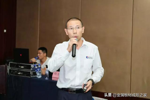 君禾机电总经理谢志超介绍粉末涂装新工艺,新技术河南润华董事长石建