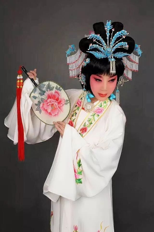 马友仙那一年她只有17岁附马友仙谢瑶环花园