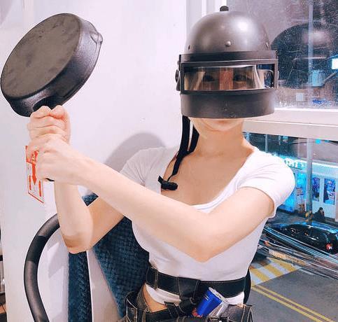 王者和吃鸡的妹子有什么不同一起开心一起笑一起投降一起骂