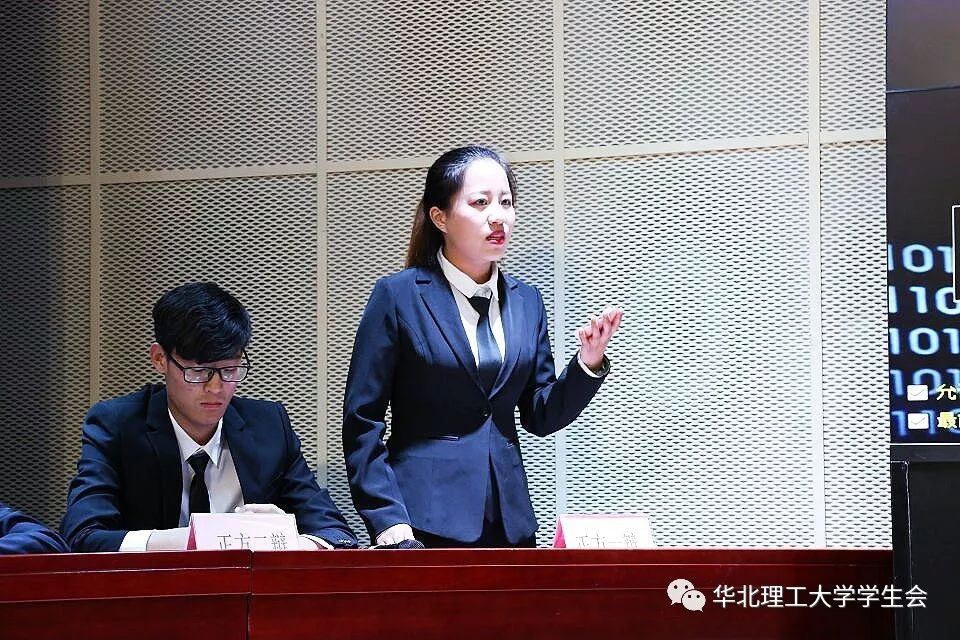 "辩响青春"大学生精英辩论赛小组赛收官之战(内附半决赛时间)