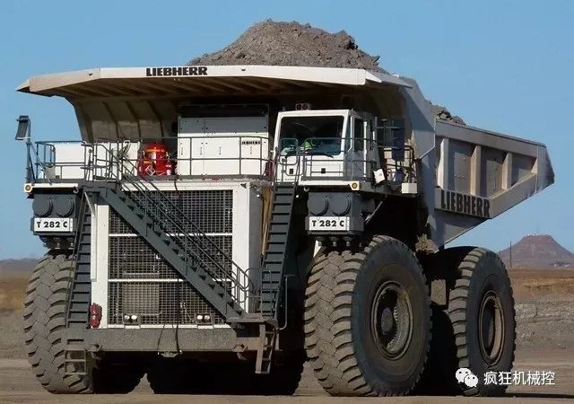 世界最高履带式起重机,可吊起3000吨重物,主臂长248米!_海尔