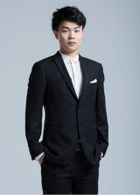 kpl赛场上最强教练猪哼擦口红竟遭当红女解说员羡慕