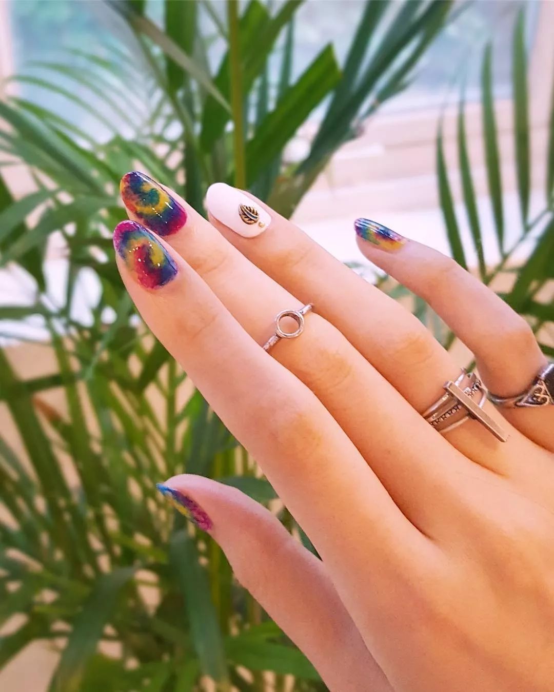 指尖的少女感| 用这一抹亮色召唤这个夏天