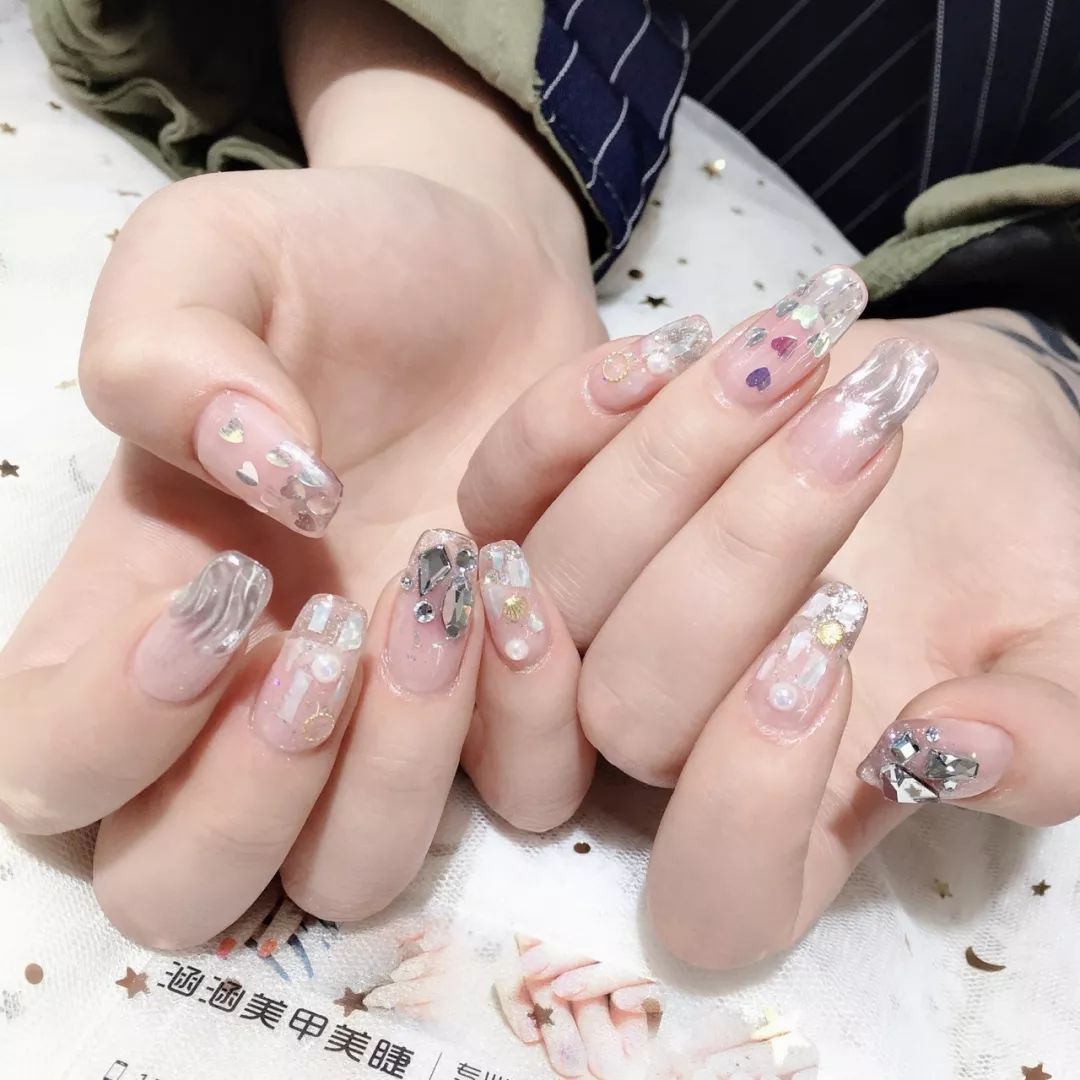 拍婚纱照最合适!_美甲