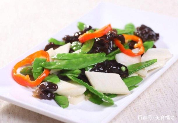 年夜饭必备的时蔬小炒,颜色翠绿,十分爽口,过年真不能少