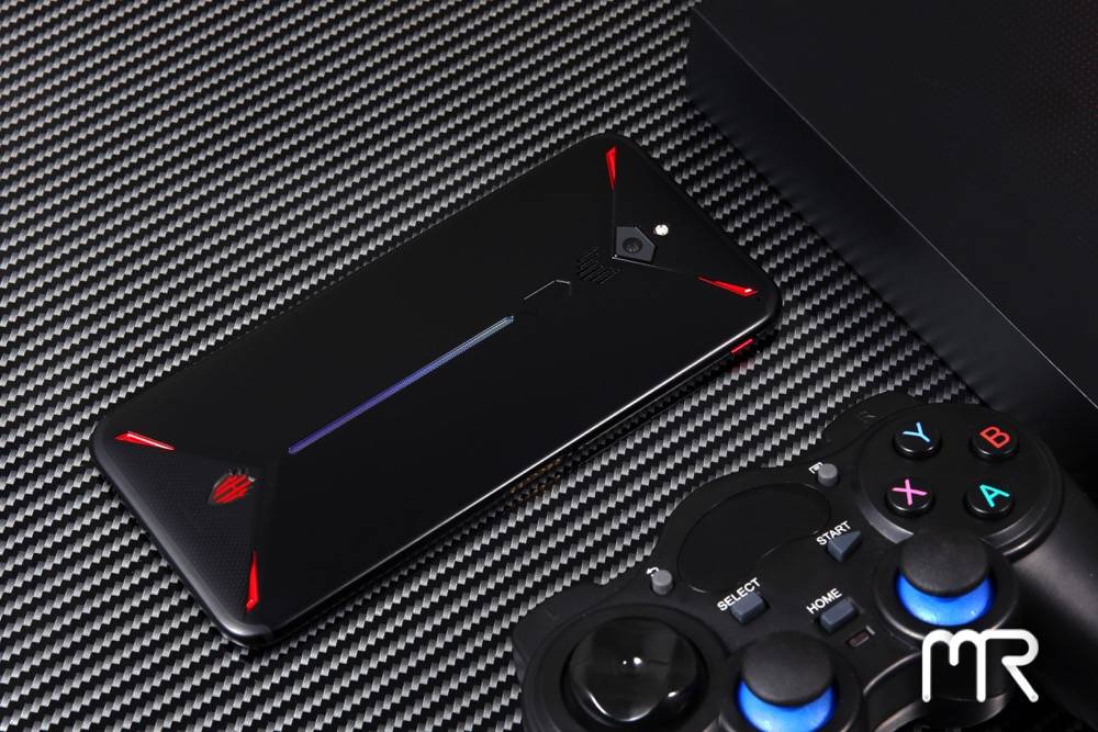 从第一款产品到现在,红魔已经形成了自己独特的外观风格.