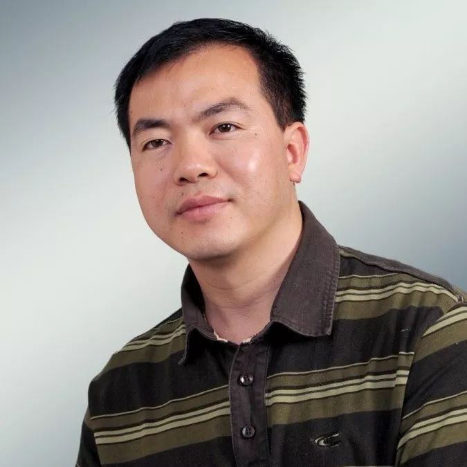 诗人,作家,大型晚会,大型庆典活动的策划,撰稿,著有诗集《心的原野》