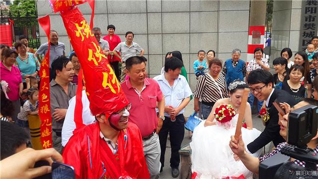 现在农村婚闹尺度到底有多大?请还婚礼以神圣的仪式感