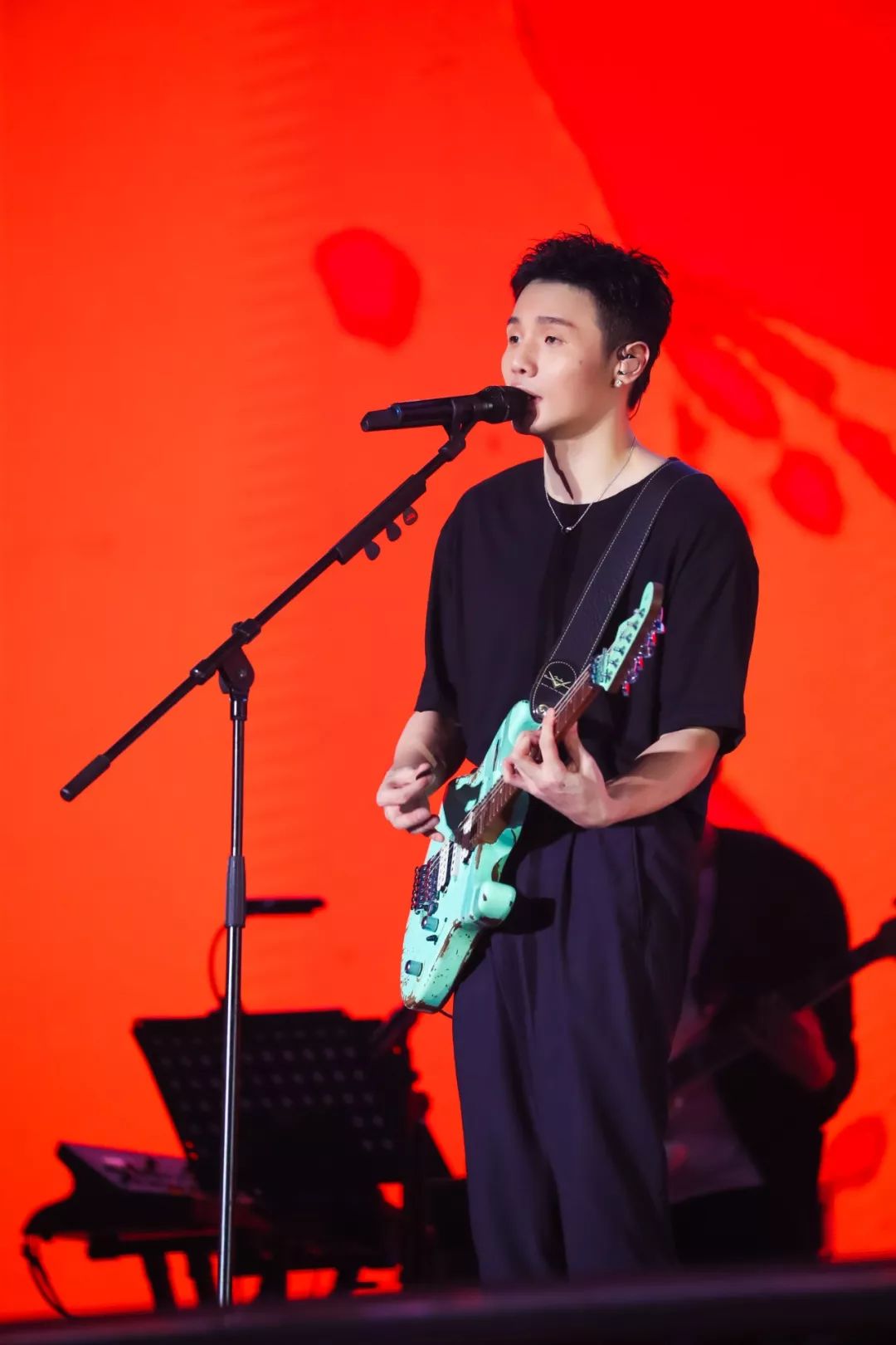 李荣浩「年少有为」南京站16日10:38开票,盛夏6月即将开唱!