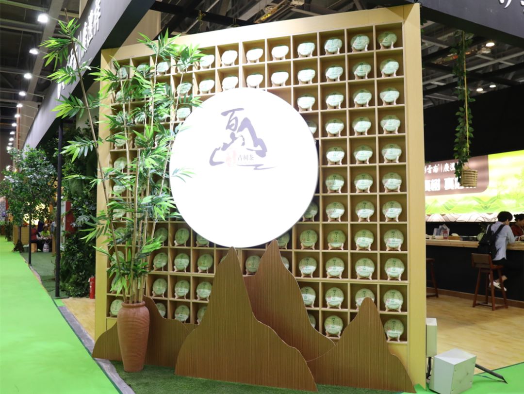 展位现场绿植墙这次的展会,七彩云南03茶业重磅升级,为了真实呈现百