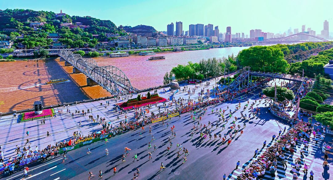 《黄河岸边,激情兰马》 作者:王力本届赛事直播从三个层面开展工作.