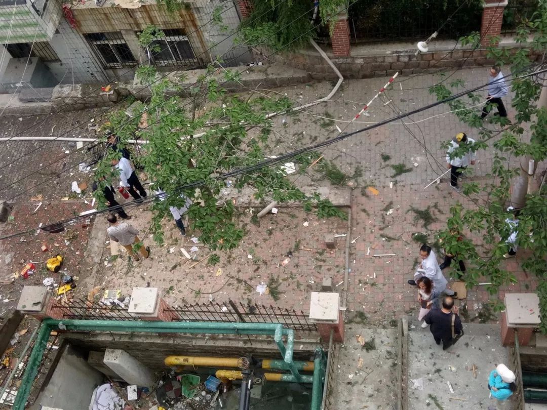 青岛一居民楼发生爆燃,1人死亡,7人受伤!