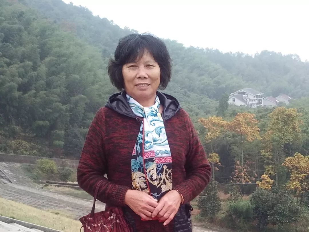 黄惠琴,今年69岁,是菊园新区嘉枫社区的一名楼组长.