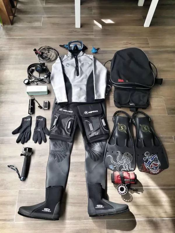 潜水员的行李箱到底装了什么?_装备