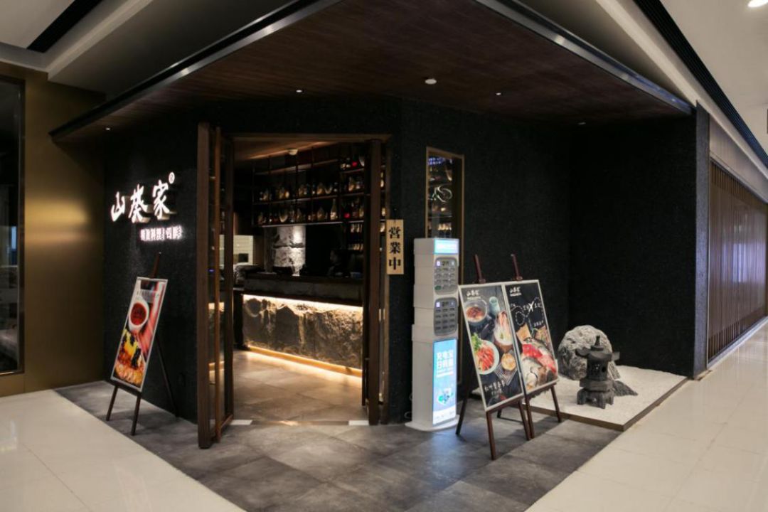 反卷 ￥35 蛋黄酱烤明虾 ￥58 炸鸡块 ￥38 和风牛肉 ￥98 三文鱼炒饭