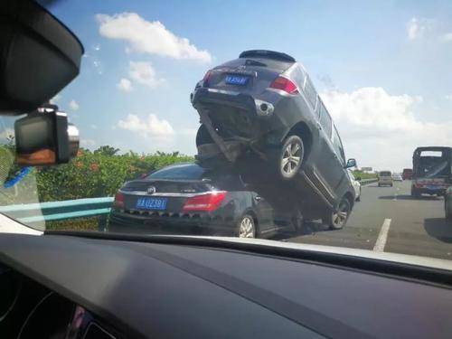 各种你想象不到的奇葩车祸现场我笑了