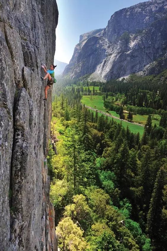 惊险攀岩景