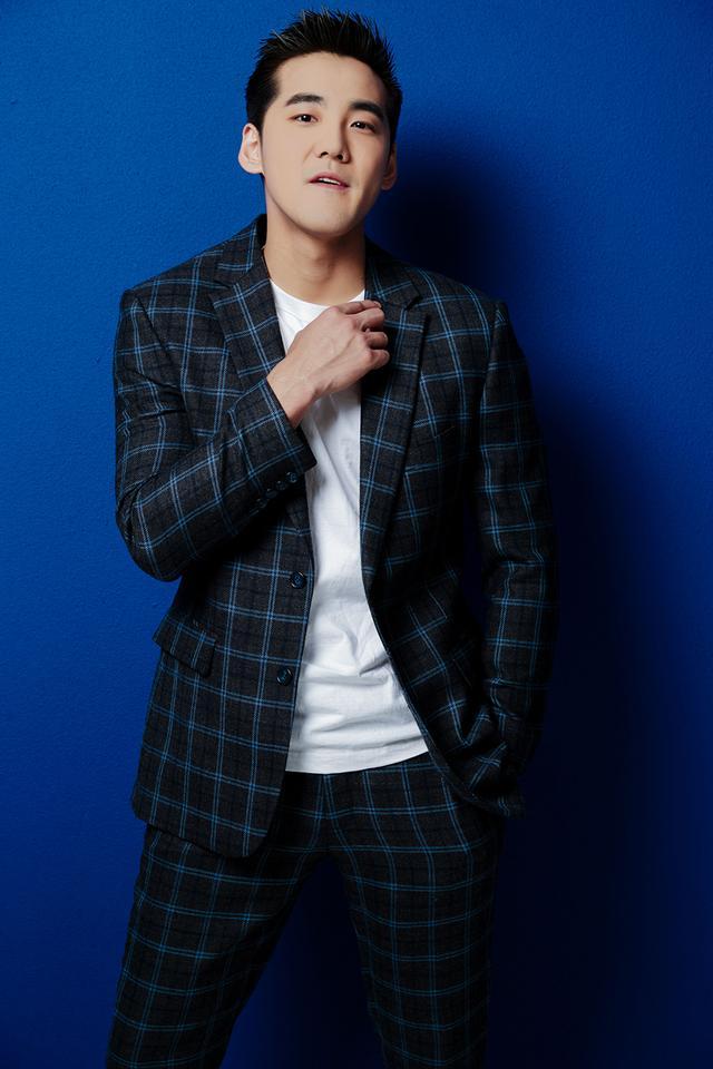 刘显达写真曝光 雅痞少年"小狼狗"上线